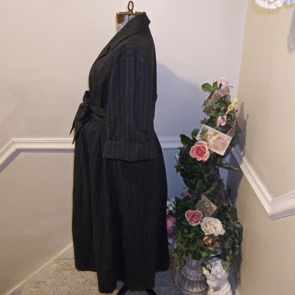 Isabella Oliver Gray-White Pinstripe Tie Waist Maternity Dress - Picture 4 of 11